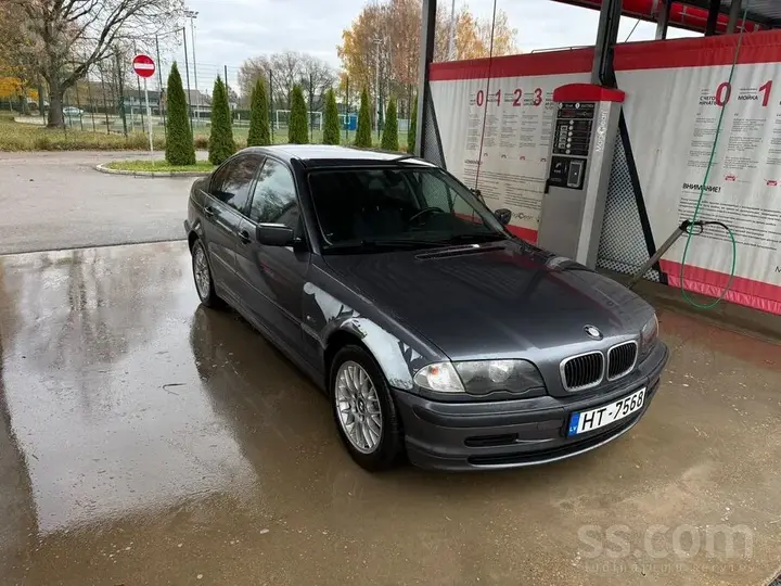 BMW 318 2001 photo 2
