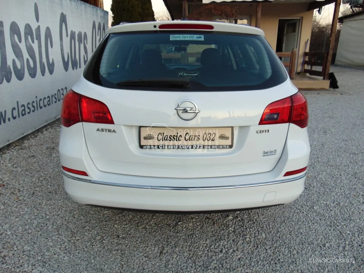 Opel Astra J 2013 photo 5