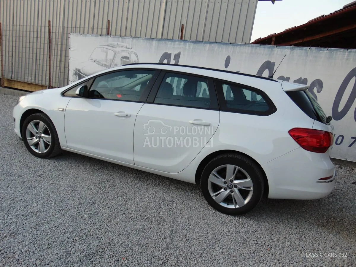 Opel Astra J 2013 photo 4
