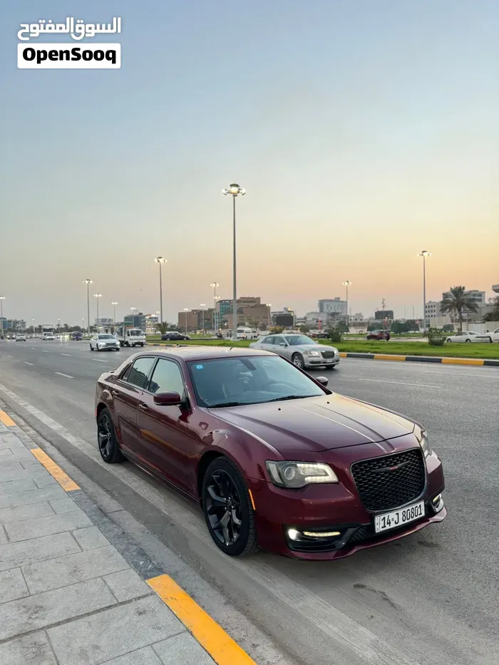 Chrysler 300 2022 photo 2