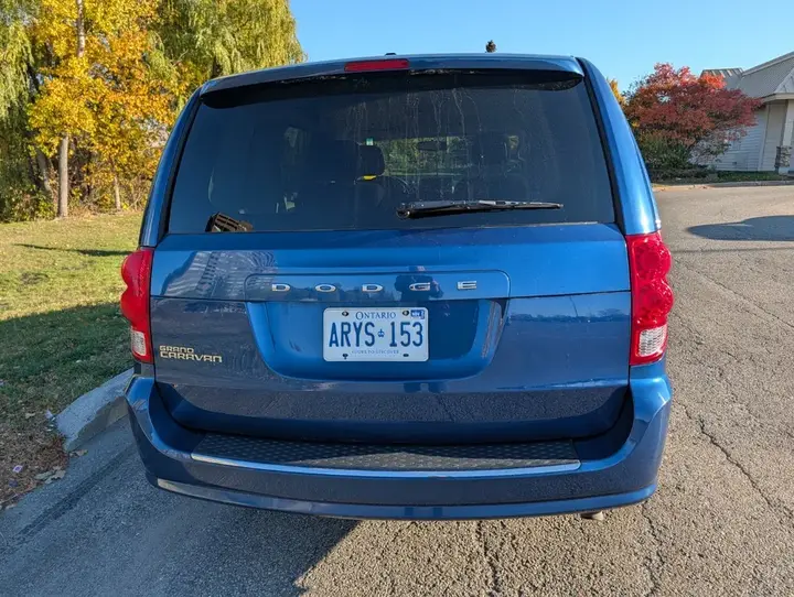 Dodge Grand Caravan 2011 photo 3