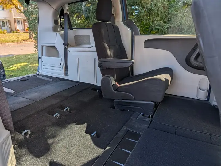 Dodge Grand Caravan 2011 photo 4