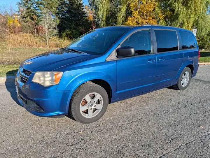 Dodge Grand Caravan 2011 photo 2