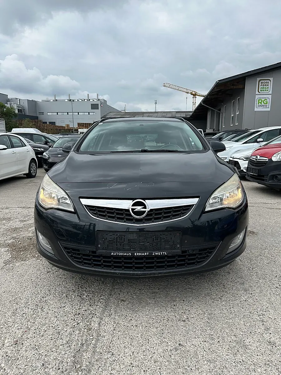 Opel Astra 2013 photo 2