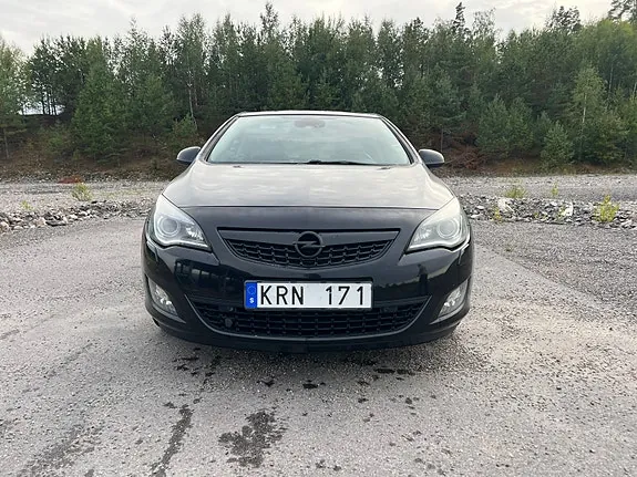 Opel Astra 2010 photo 2