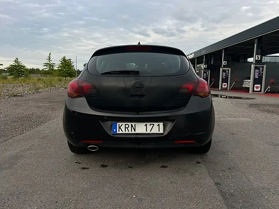 Opel Astra 2010 photo 4