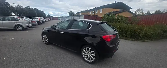 Alfa Romeo Giulietta 2013 photo 4