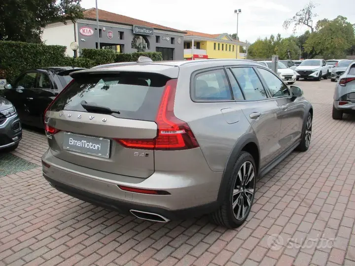Volvo V60 Cross Country 2021 photo 4