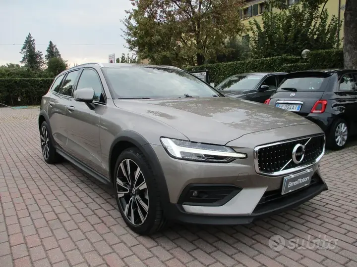Volvo V60 Cross Country 2021 photo 2