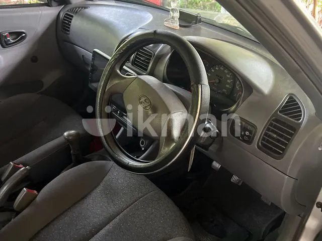 Hyundai Accent 2002 photo 2