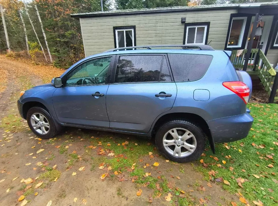 Toyota Rav4 2010 photo 2