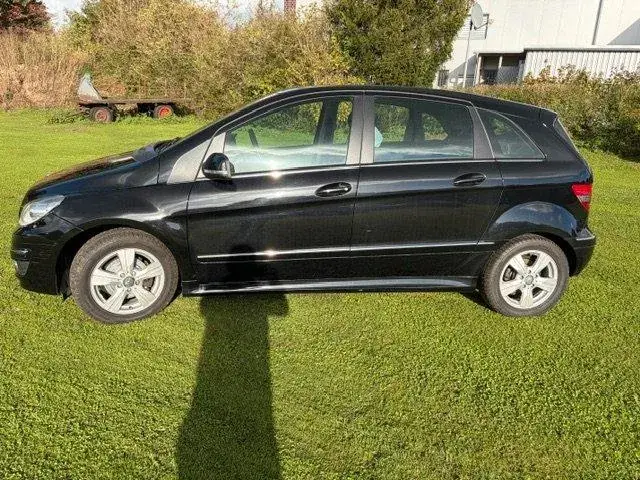 Mercedes-Benz B180
