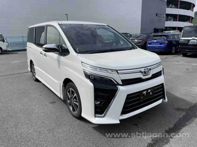 Toyota Voxy Zs