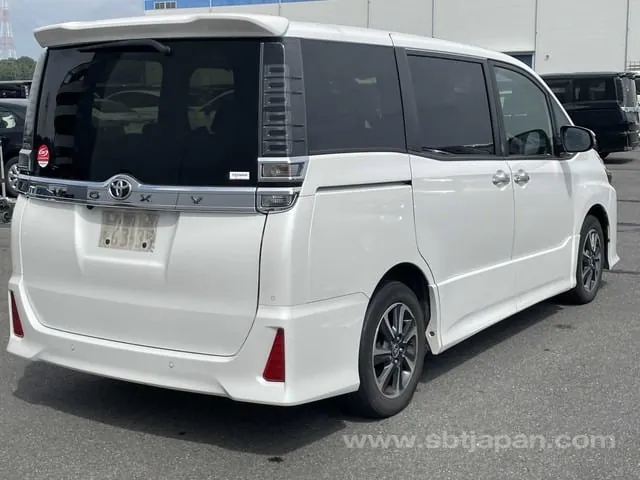 Toyota Voxy Zs 2021 photo 4