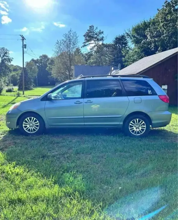 Toyota Sienna 2007 photo 2