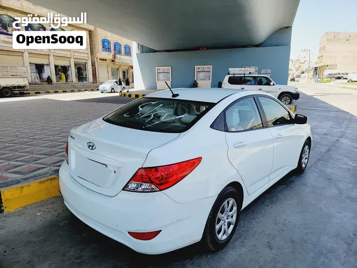 Hyundai Accent 2013 photo 4