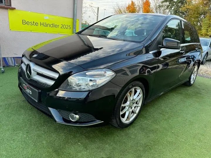 Mercedes-Benz B 180
