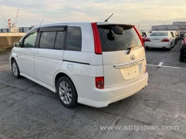 Toyota Isis 2007 photo 3