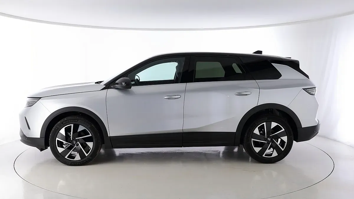 Opel Grandland photo 2