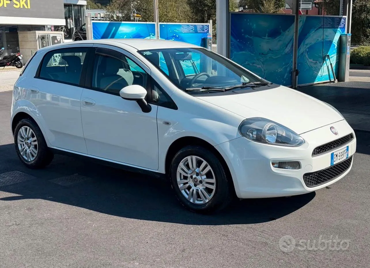 Fiat Punto 2012 photo 2