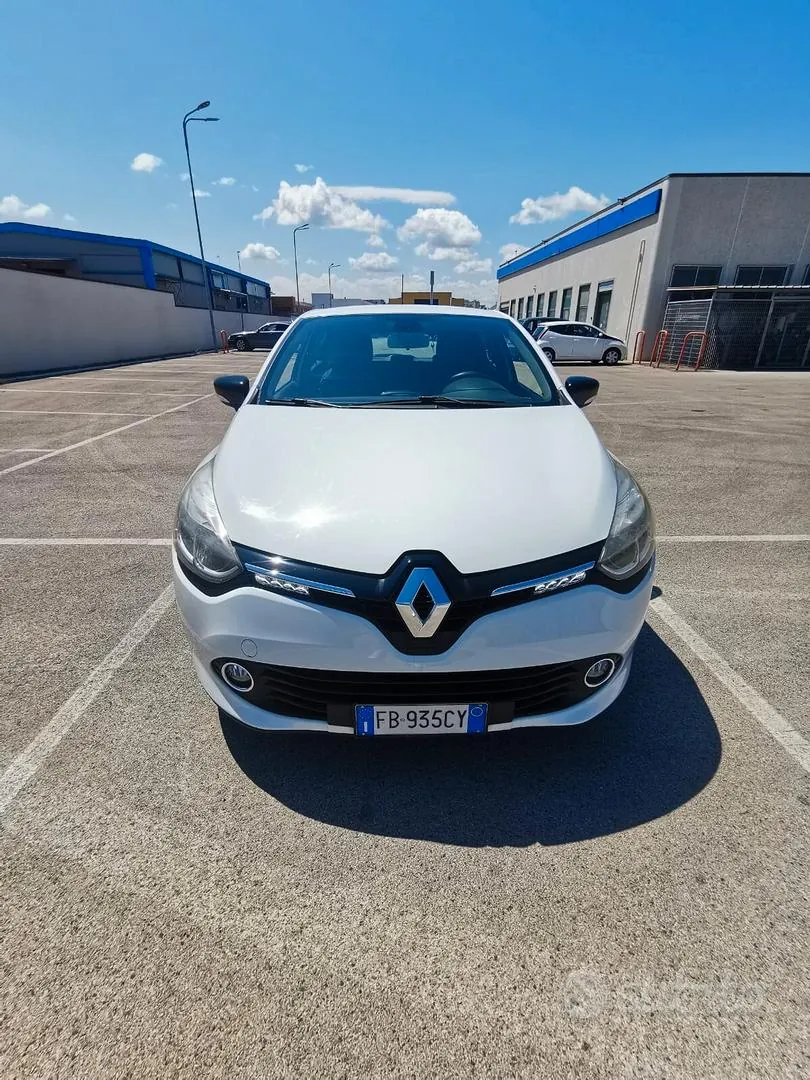 Renault Clio 2015 photo 2