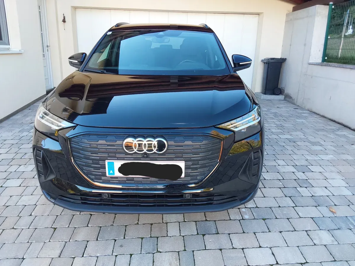 Audi Q4 2023 photo 2