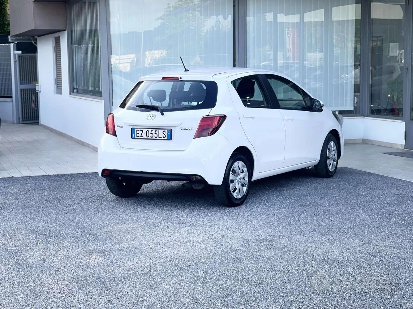 Toyota Yaris 2015 photo 5