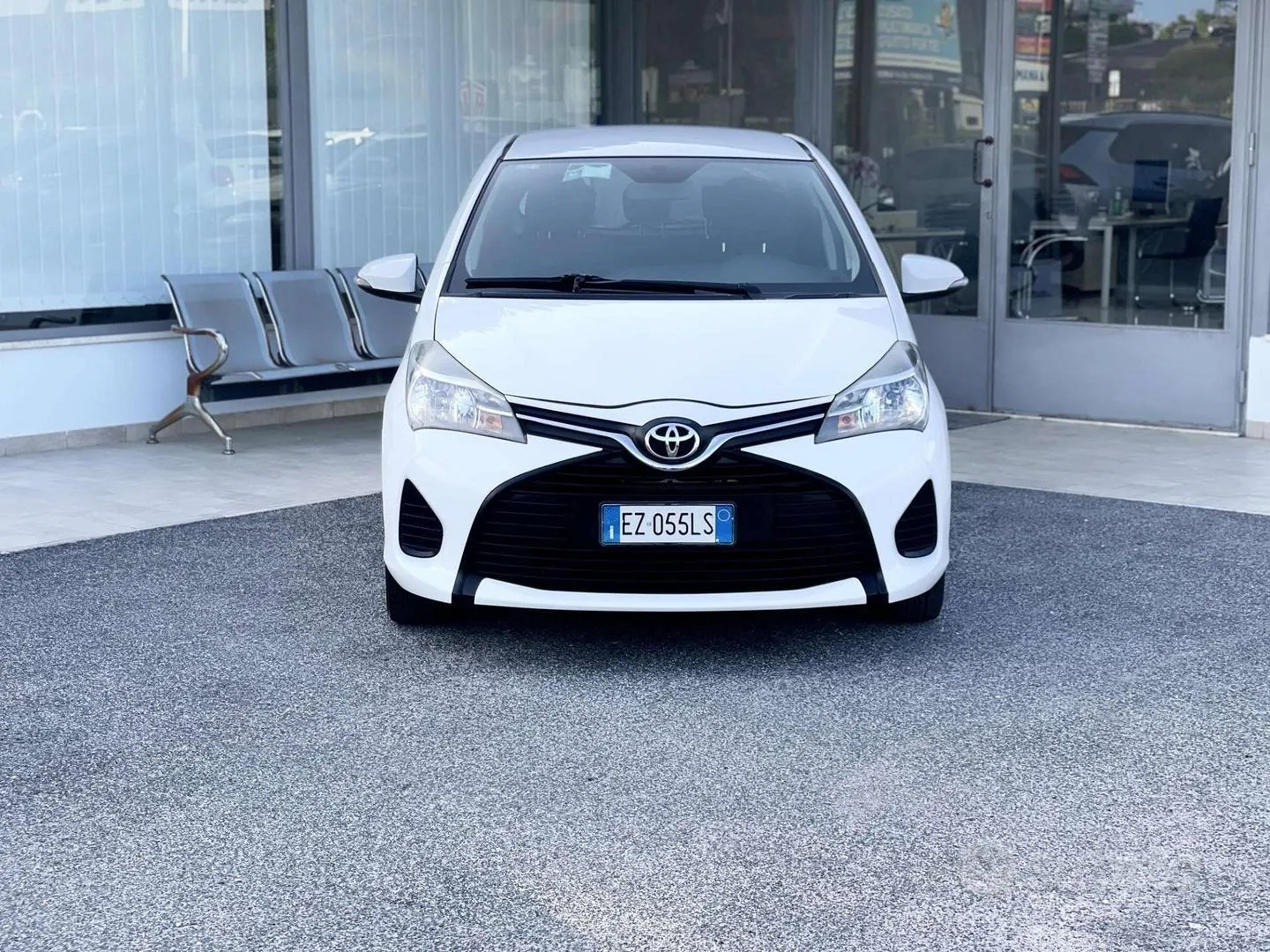 Toyota Yaris 2015 photo 2