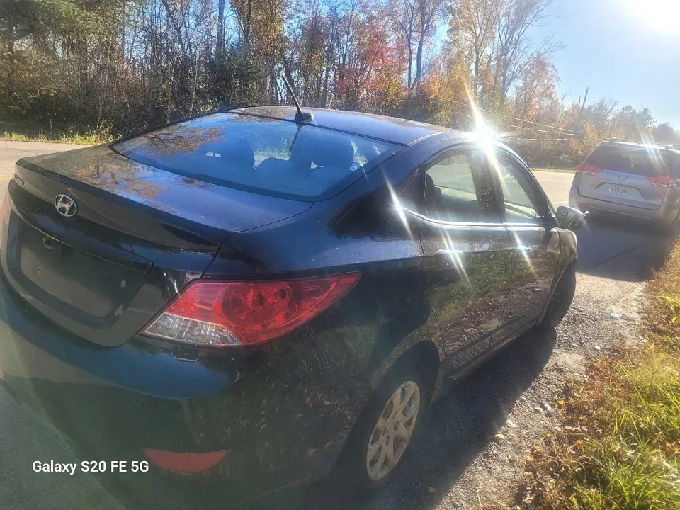 Hyundai Accent 2012 photo 2