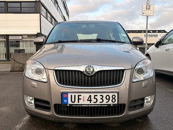 Skoda Fabia 2010 photo 2