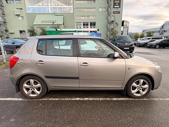 Skoda Fabia 2010 photo 5