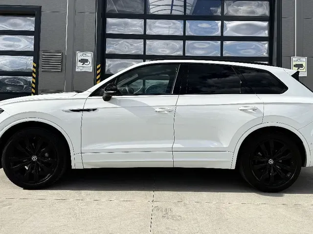 Volkswagen Touareg 2023 photo 3
