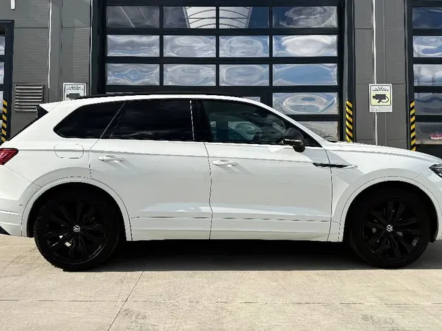 Volkswagen Touareg 2023 photo 2