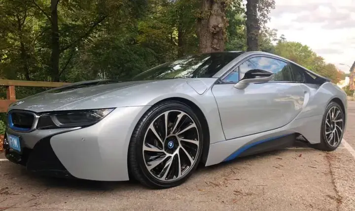 BMW I8