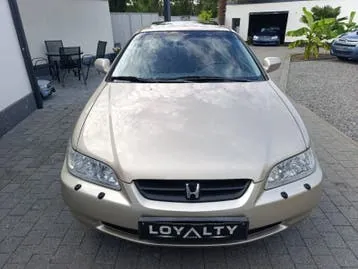 Honda Accord 2000 photo 3