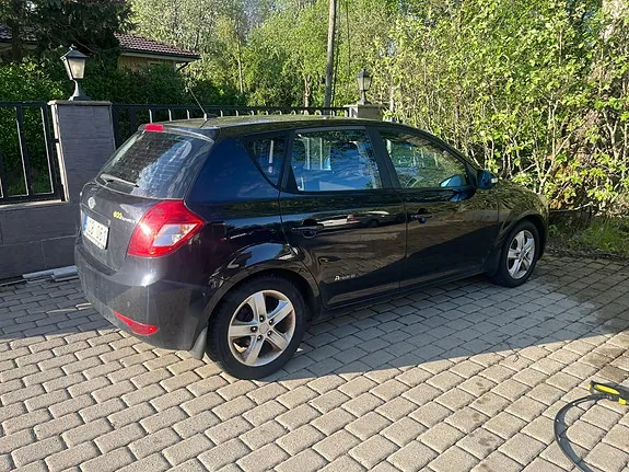 Kia Ceed 2010 photo 2