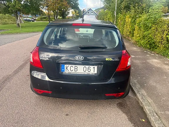 Kia Ceed 2010 photo 3