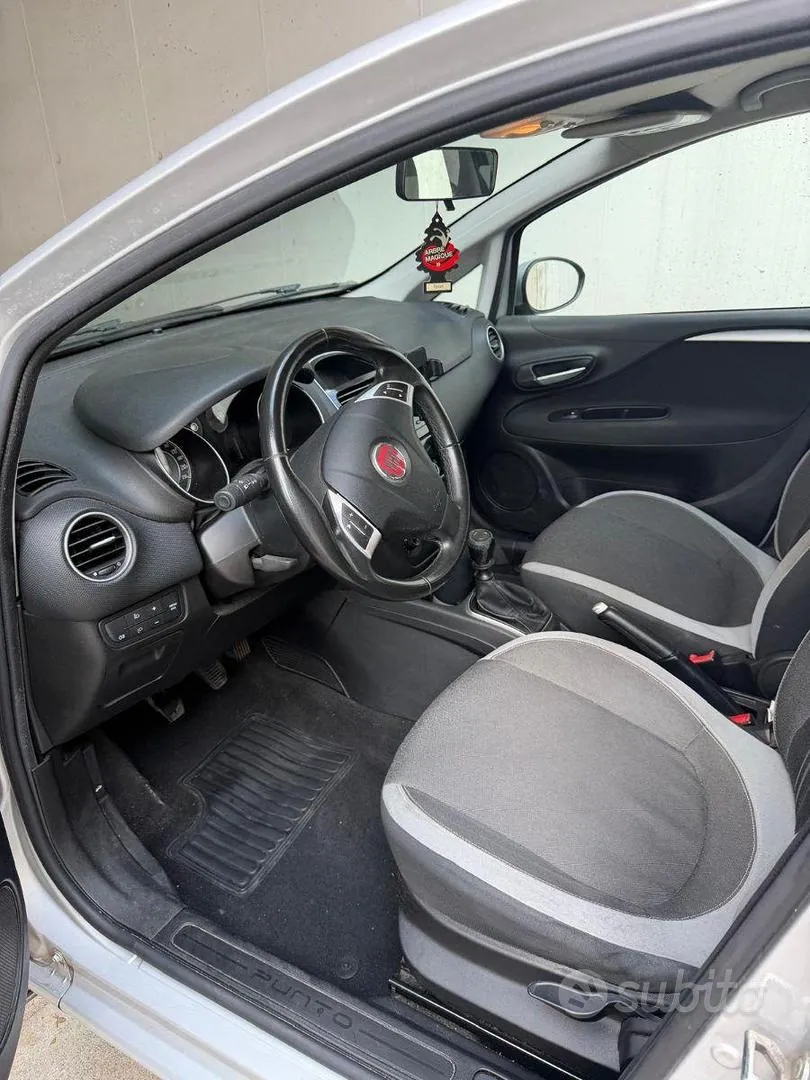 Fiat Grande Punto 2012 photo 4