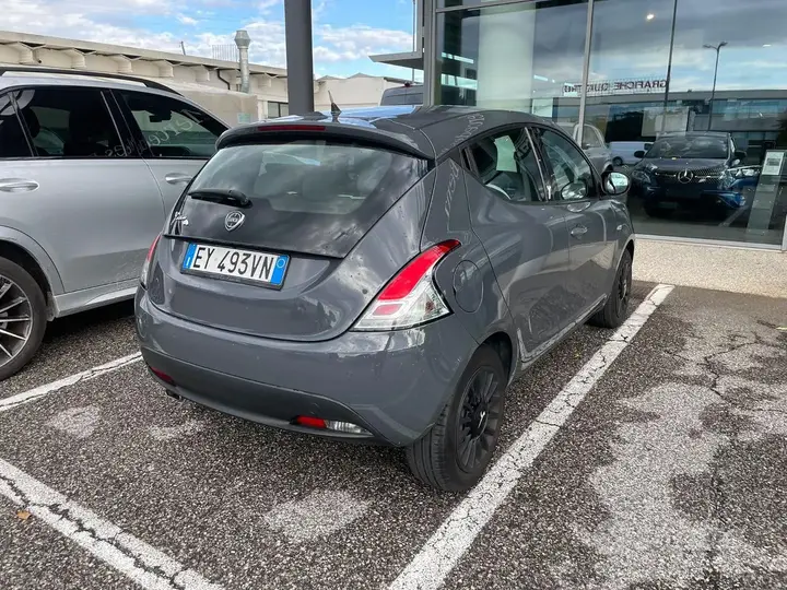 Lancia Ypsilon