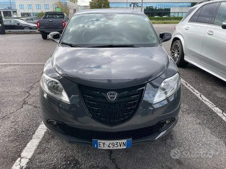 Lancia Ypsilon 2015 photo 2