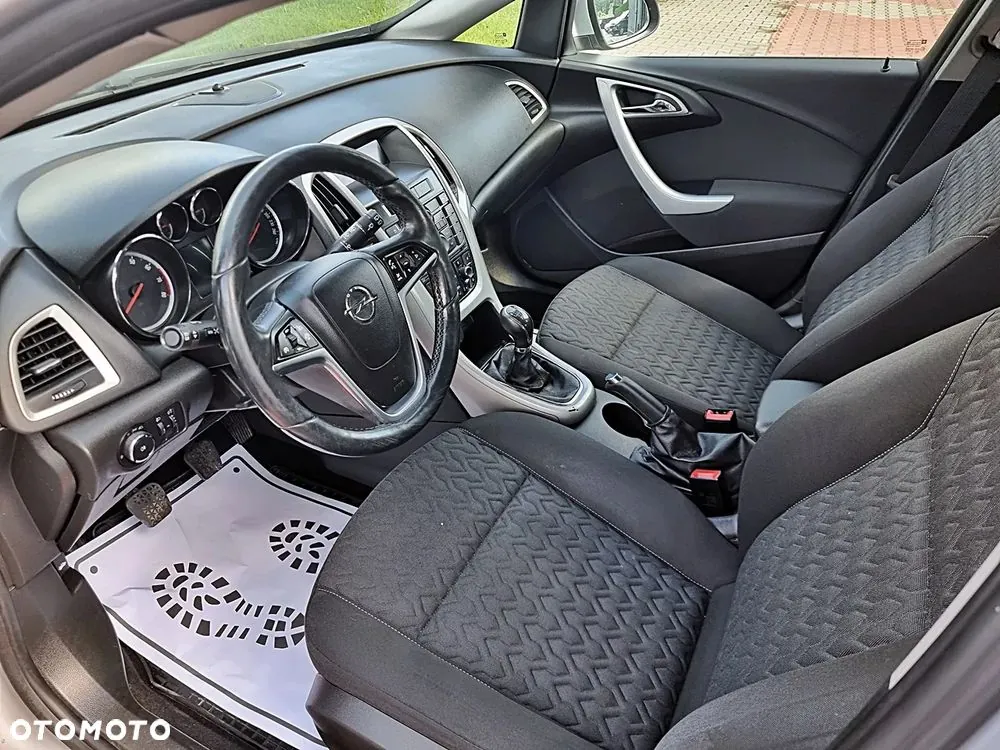 Opel Astra 2013 photo 5