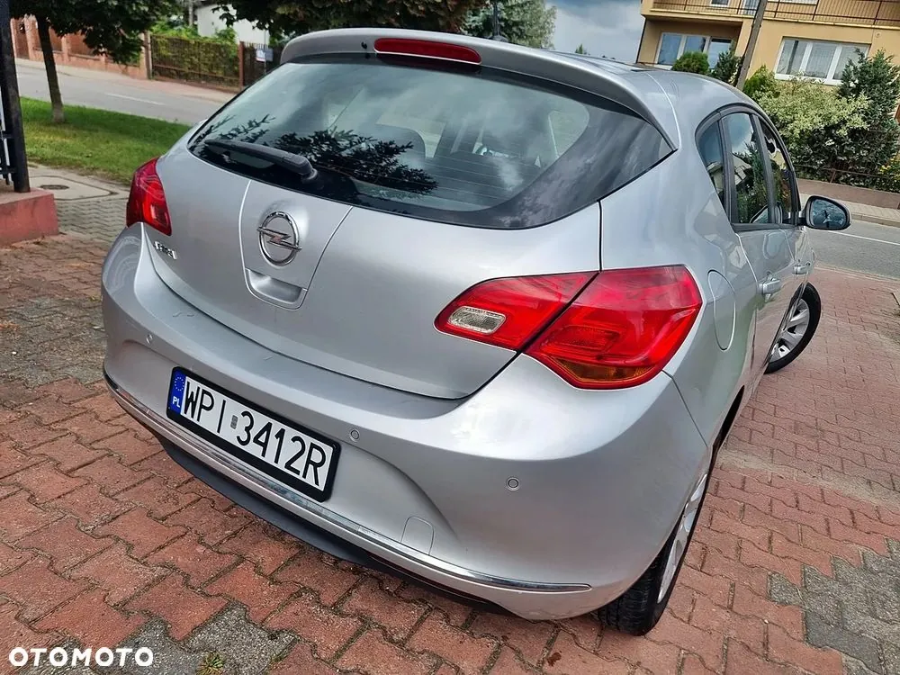 Opel Astra 2013 photo 3