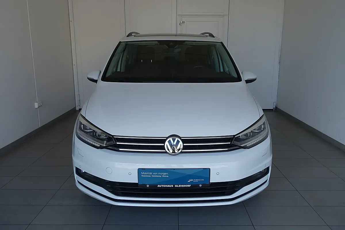 Volkswagen Touran 2018 photo 2