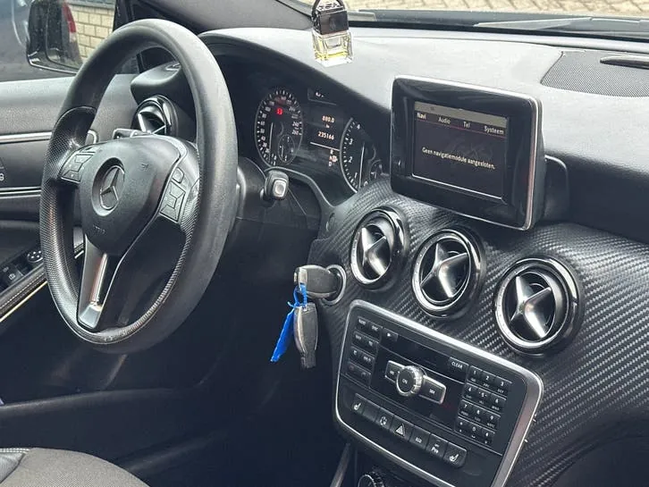 Mercedes-Benz A-Class 2012 photo 2