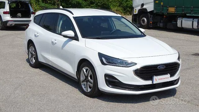 Ford Focus 2022 photo 2