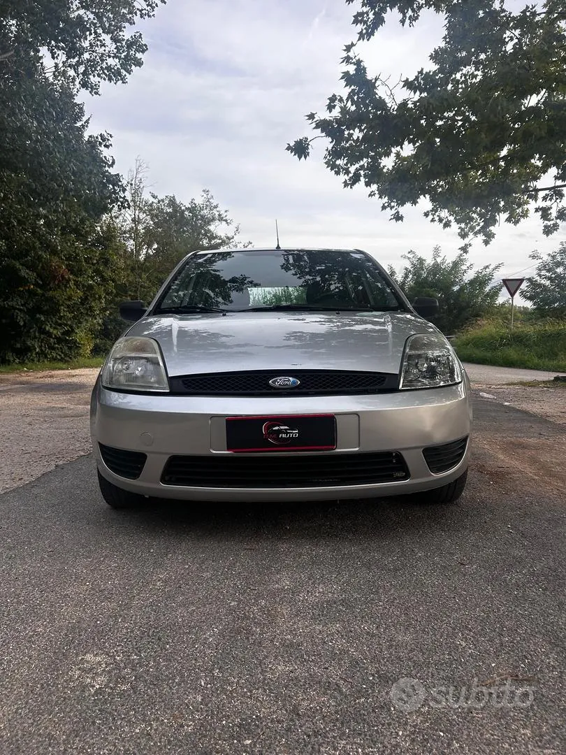 Ford Fiesta 2006 photo 2