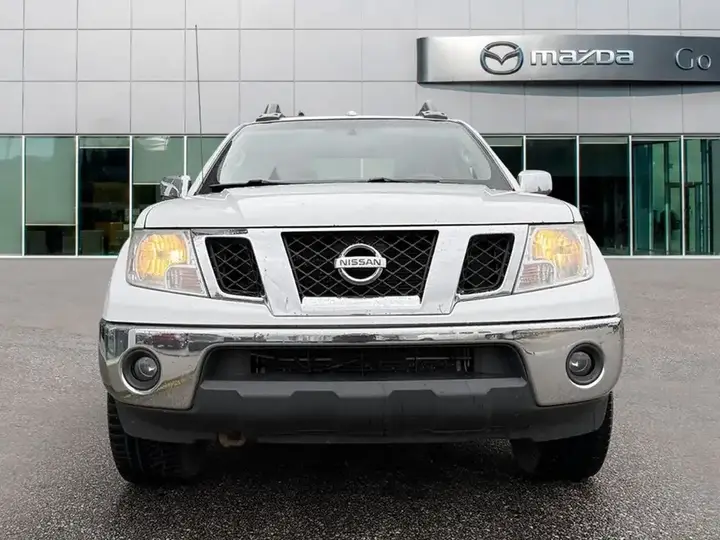 Nissan Frontier 2012 photo 2