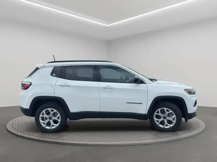 Jeep Compass 2026 photo 3