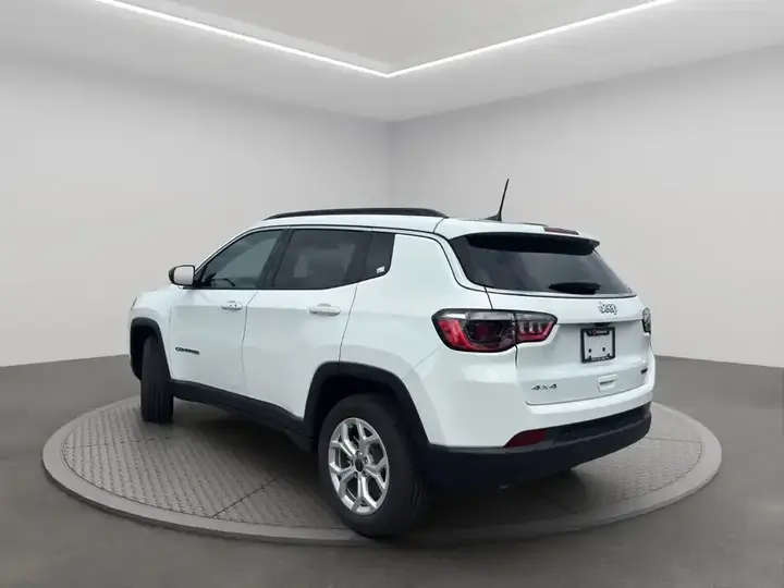 Jeep Compass 2026 photo 4