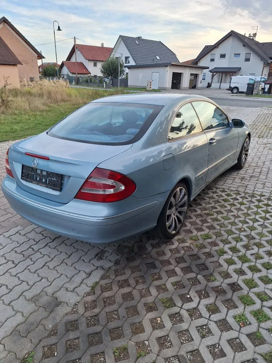 Mercedes-Benz Clk-Class 2003 photo 3